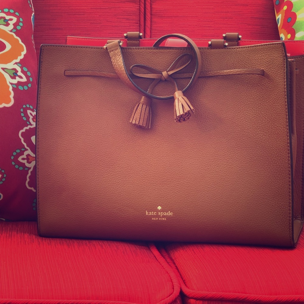EUC kate spade Hayes Tote 🍂🍁